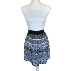 White House Black Market Skirt Size XXS Tiered Ruffle Black White Elastic Waist